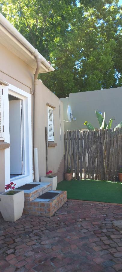 Peony Luxury Room With Wifi And Own Entrance Stellenbosch Extérieur photo